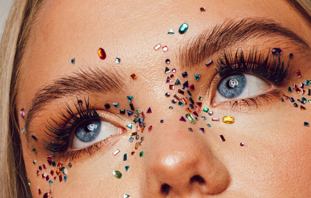 teenager lashes narrow